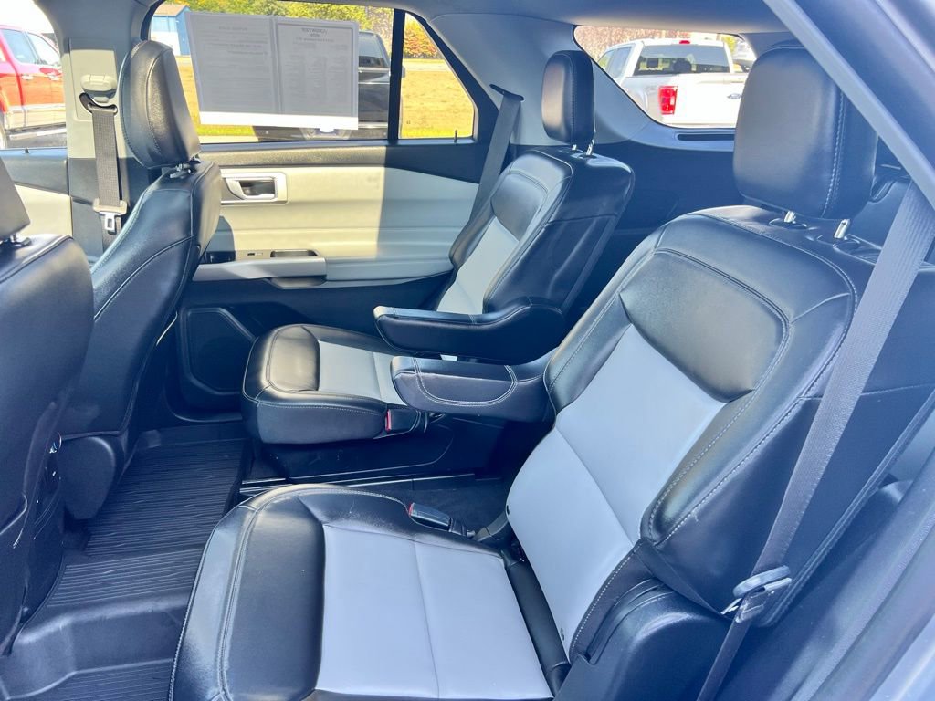 Used 2022 Ford Explorer XLT w/ Equipment Group 202A image 28