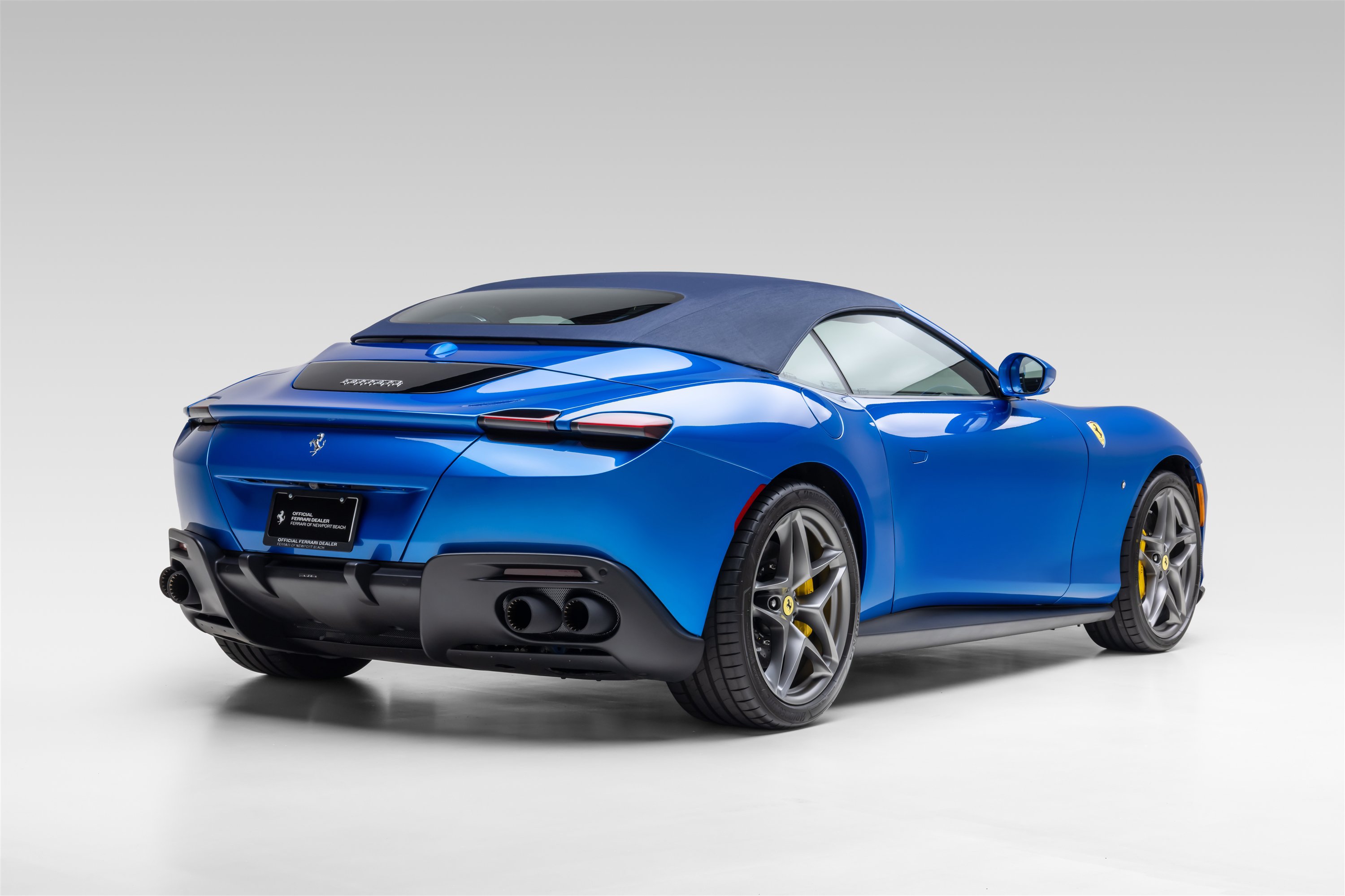 Used 2026 Ferrari Roma Spider RWD image 9