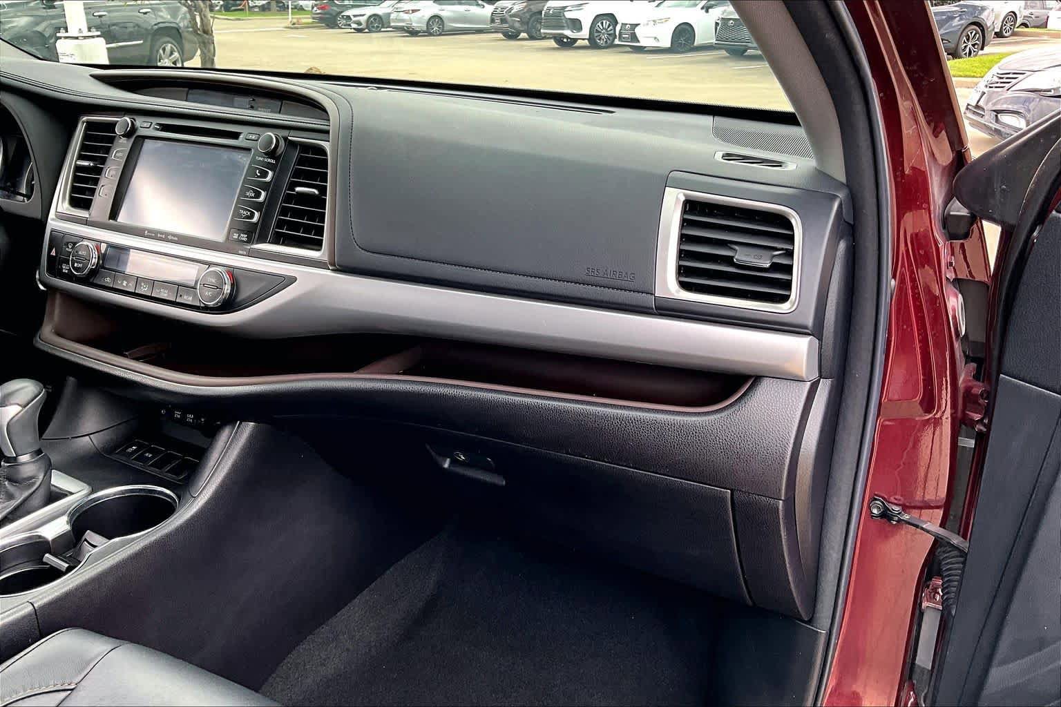 Used 2017 Toyota Highlander XLE image 16