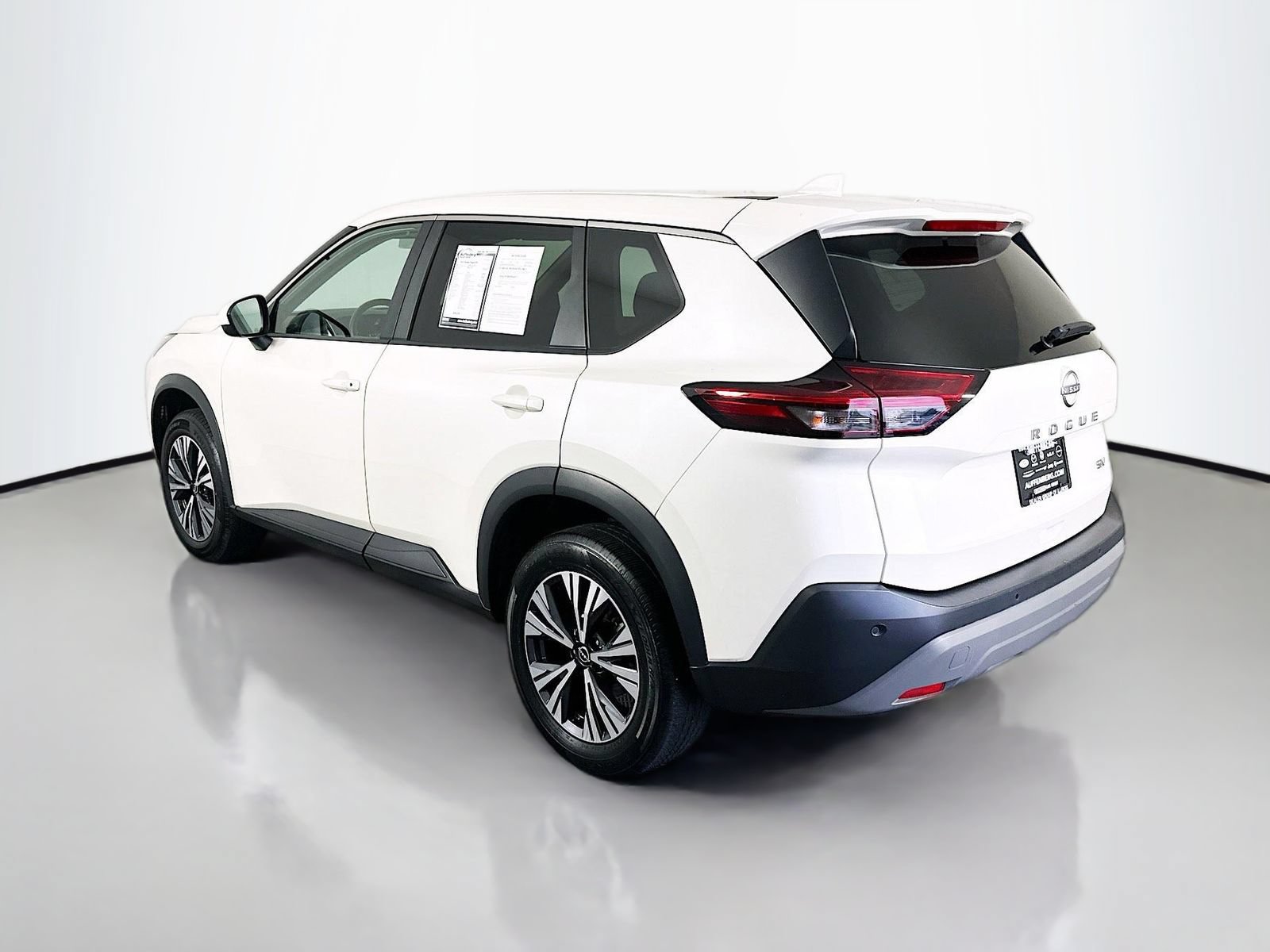 Used 2023 Nissan Rogue SV FWD image 5