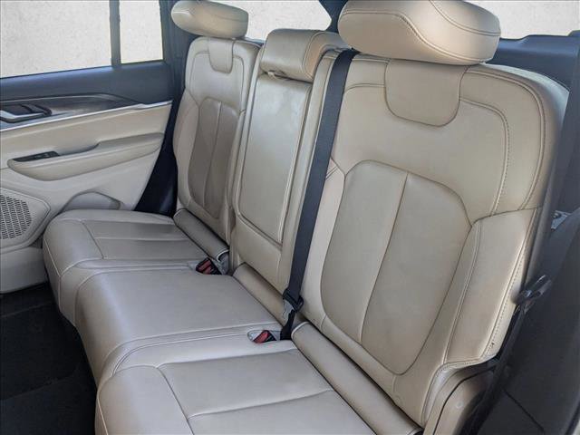 Used 2023 Jeep Grand Cherokee Limited AWD/4WD image 19