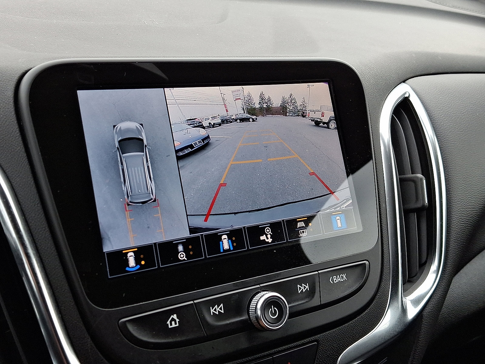 Used 2022 Chevrolet Equinox LT image 18