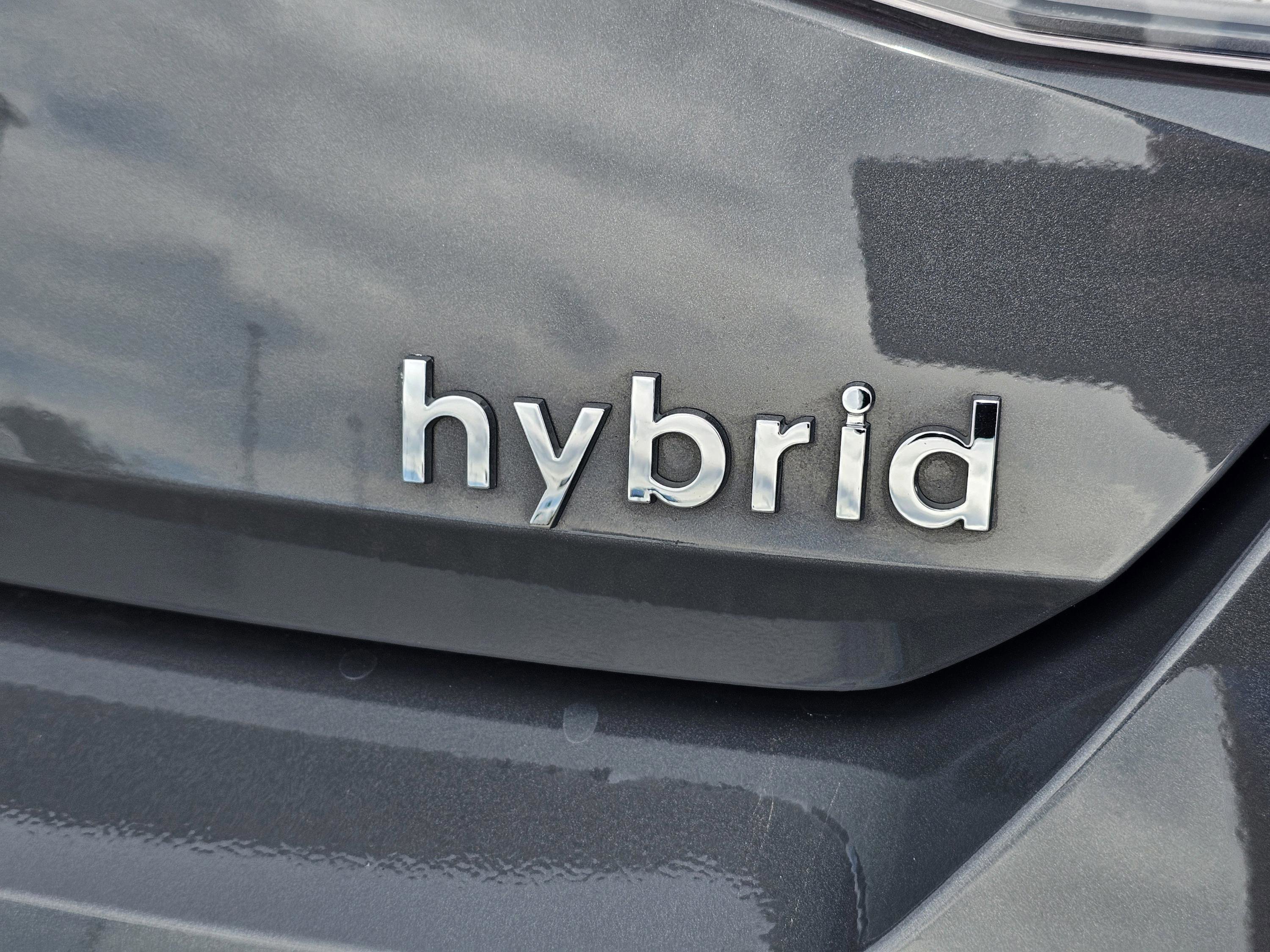 Used 2023 Hyundai Elantra Limited w/ Preferred Accessory Package image 10