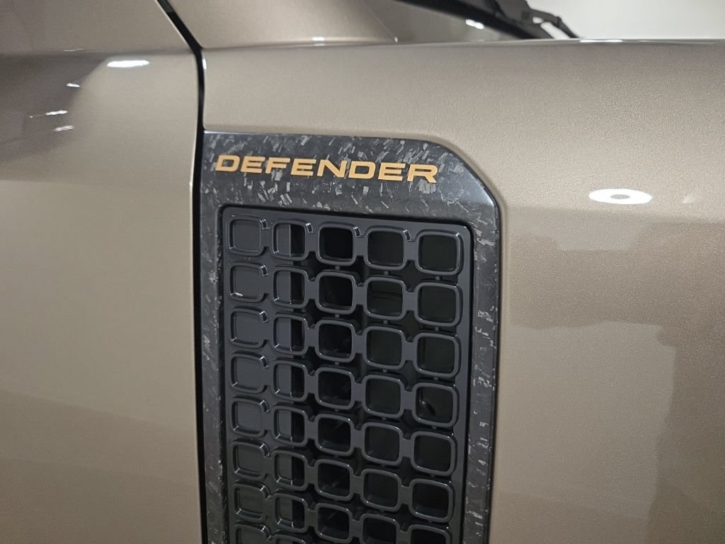 New 2026 Land Rover Defender 110 AWD/4WD image 11