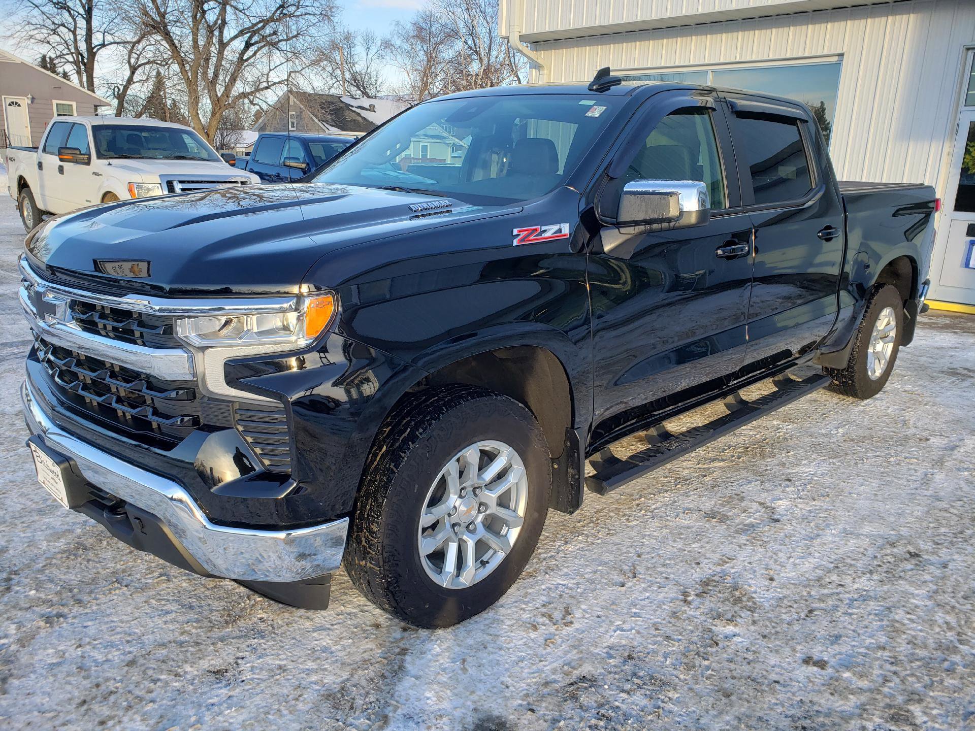 Used 2024 Chevrolet Silverado 1500 LT image 1