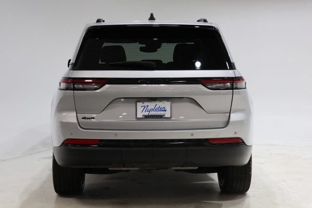 Used 2023 Jeep Grand Cherokee Altitude AWD/4WD image 6