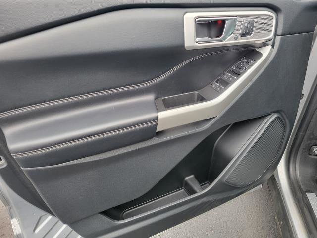 Used 2022 Ford Explorer Limited w/ Equipment Group 301A image 5