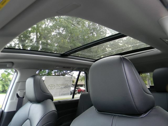 New 2026 Toyota Grand Highlander XLE FWD image 18