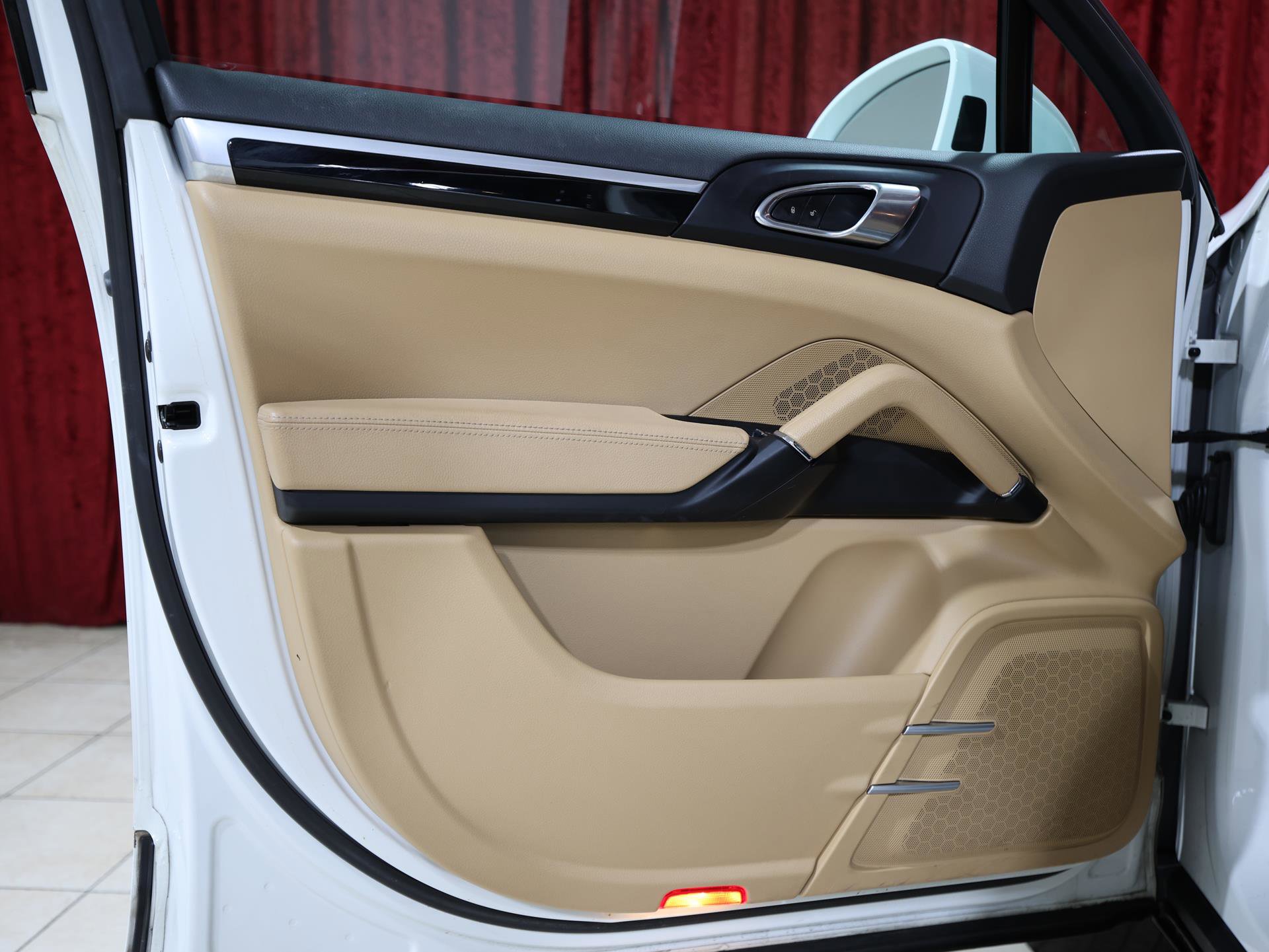 Used 2017 Porsche Cayenne image 11