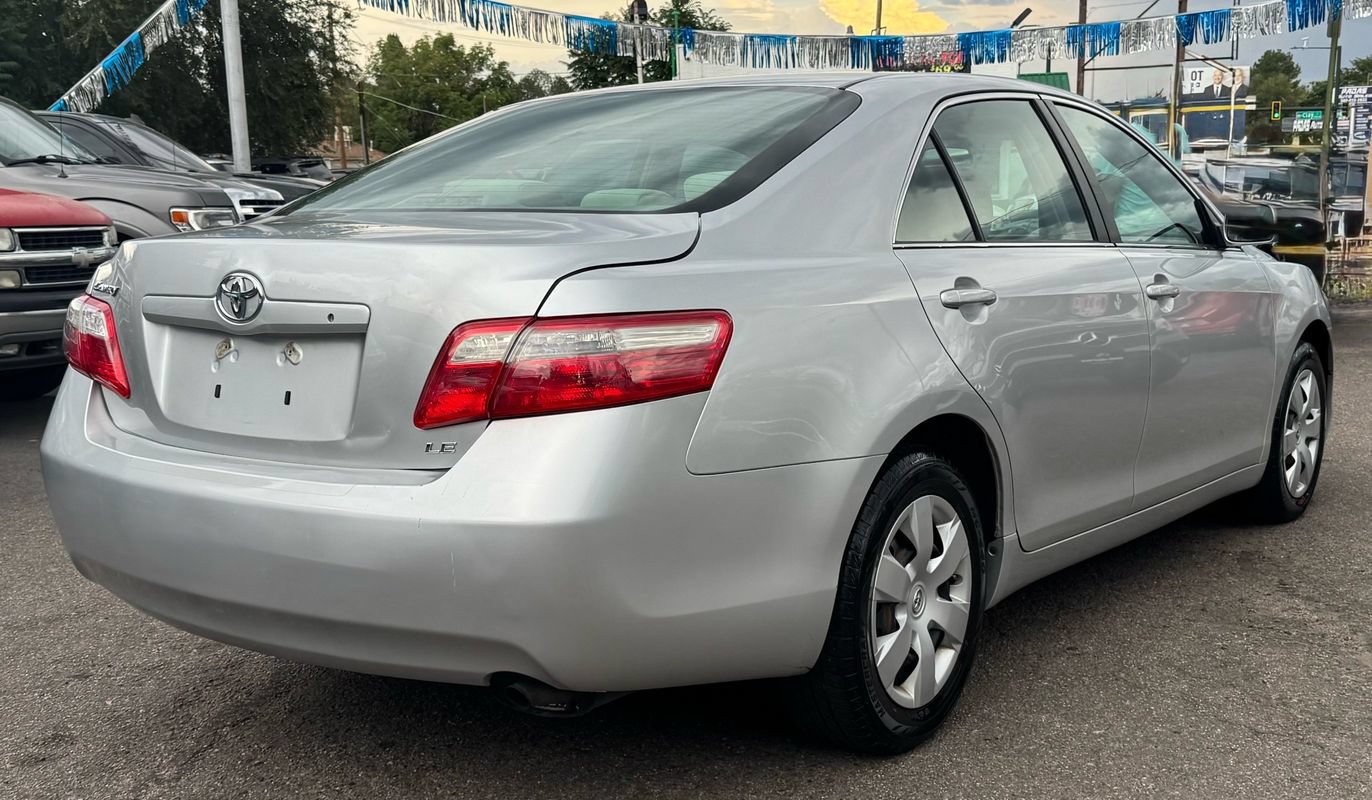 Used 2009 Toyota Camry LE FWD image 3