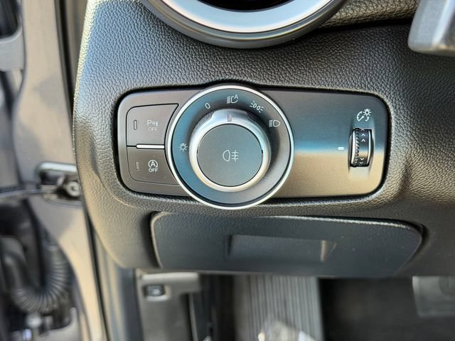 Used 2019 Alfa Romeo Giulia RWD image 11