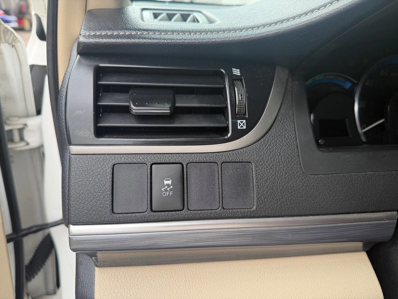 Used 2012 Toyota Camry XLE FWD image 18