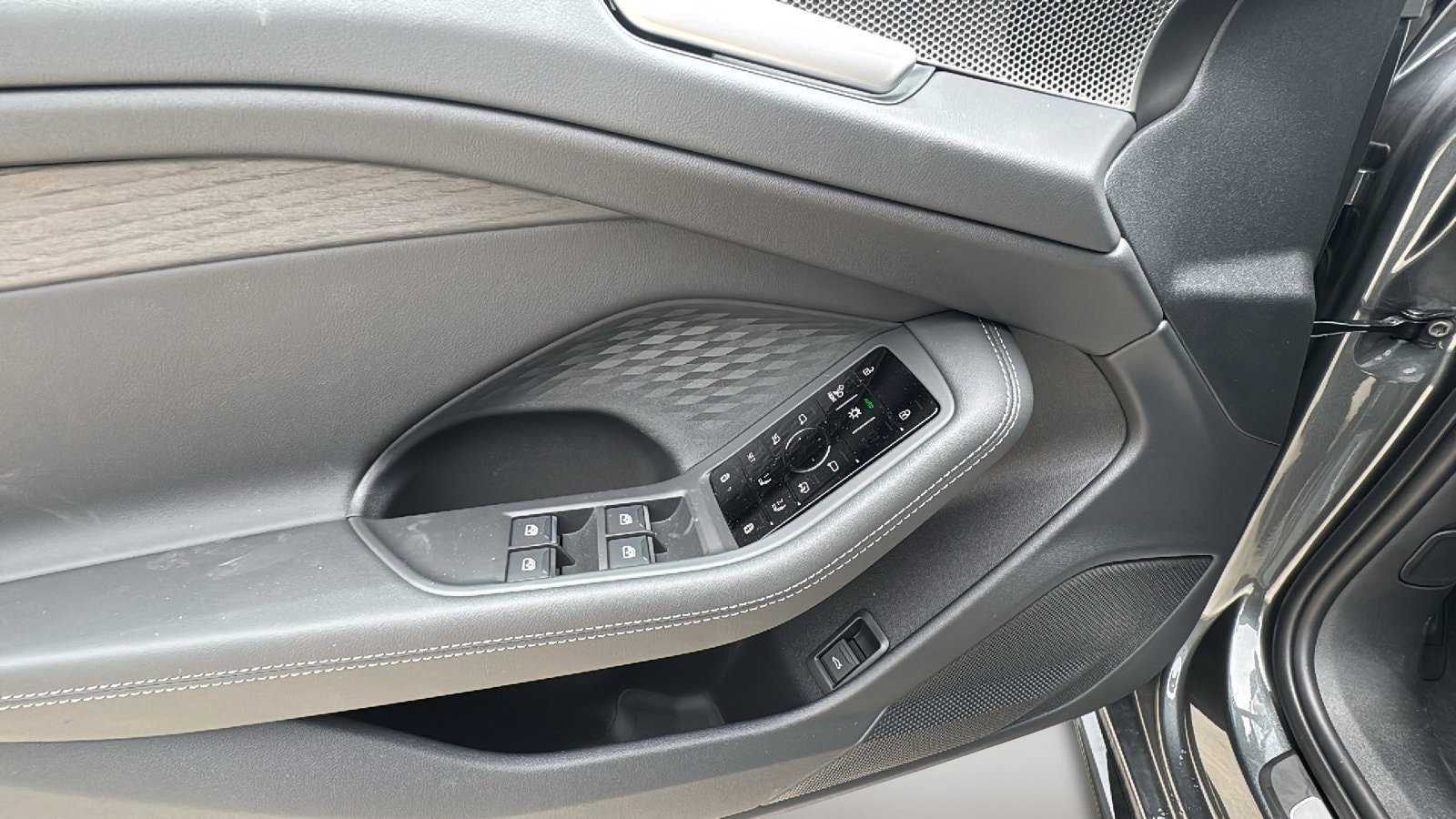 New 2026 Audi A6 Premium Plus AWD/4WD image 13