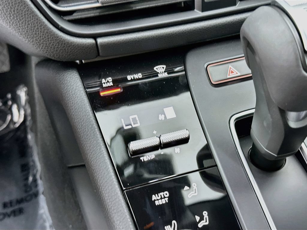 New 2026 Porsche Macan AWD/4WD image 18