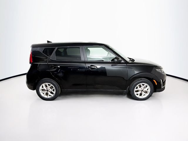 Used 2023 Kia Soul LX w/ LX Technology Package FWD image 2