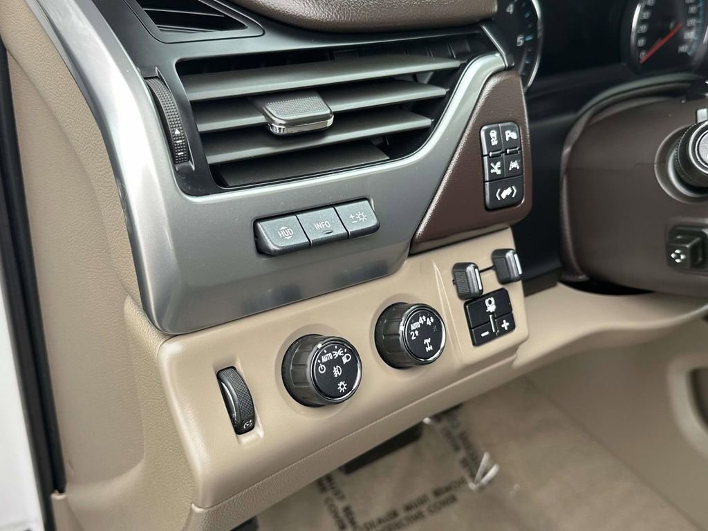 Used 2020 Chevrolet Suburban Premier w/ Premier 6.2L Value Package image 21