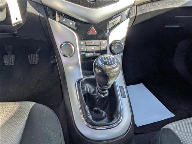 Used 2011 Chevrolet Cruze LS image 17
