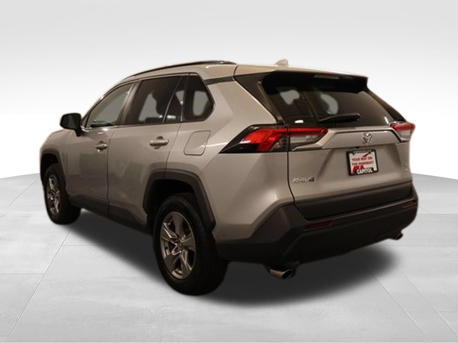Used 2025 Toyota RAV4 XLE AWD/4WD image 4