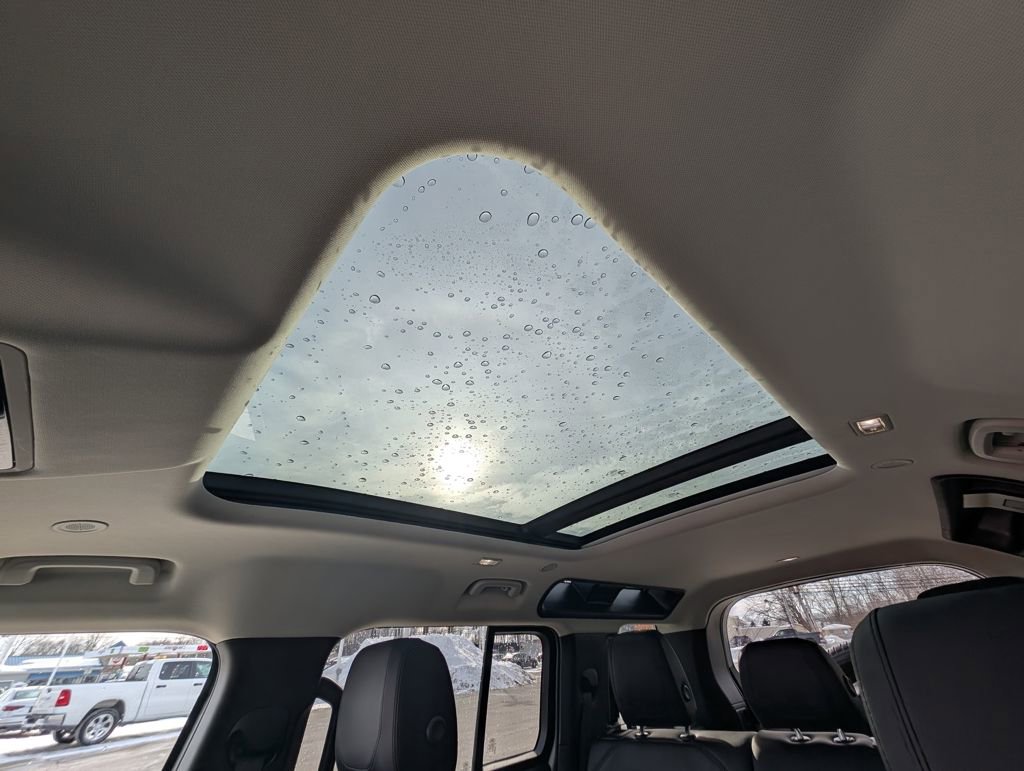 Used 2024 Land Rover Defender 110 S image 2