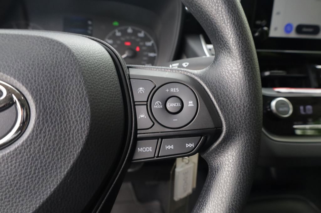 Used 2025 Toyota Corolla LE image 18