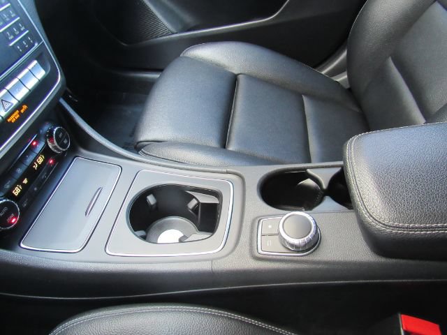 Used 2020 Mercedes-Benz GLA 250 w/ Premium Package image 42