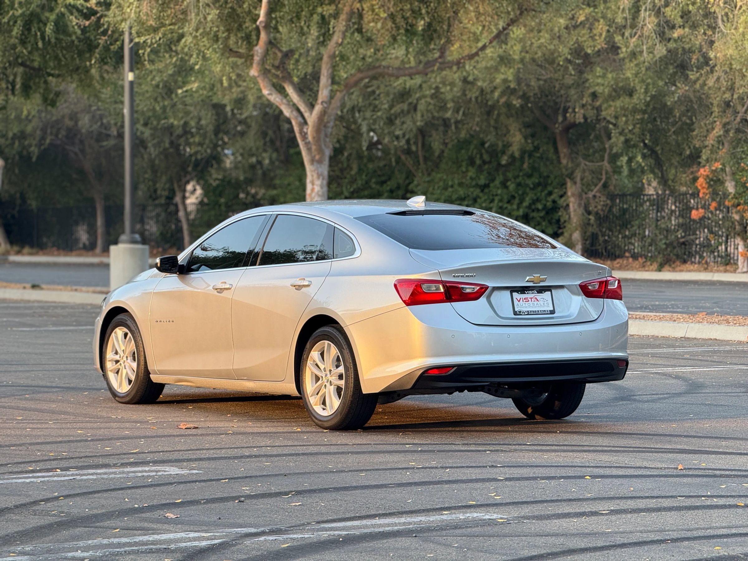 Used 2018 Chevrolet Malibu LT w/ Driver Confidence Package image 3