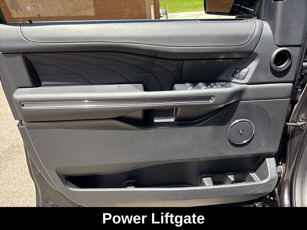 Used 2023 Ford Expedition Platinum AWD/4WD image 14