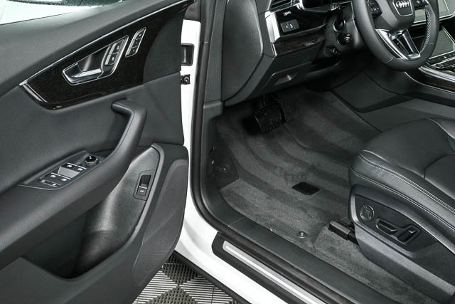 New 2025 Audi Q8 Premium image 6