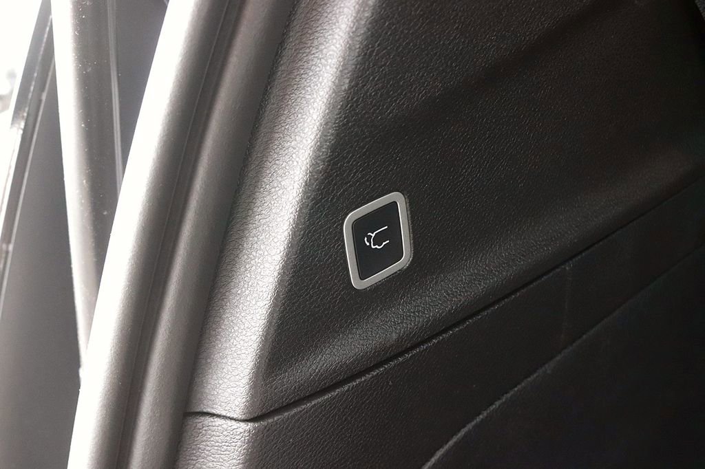Used 2025 Chrysler Pacifica Select FWD image 16