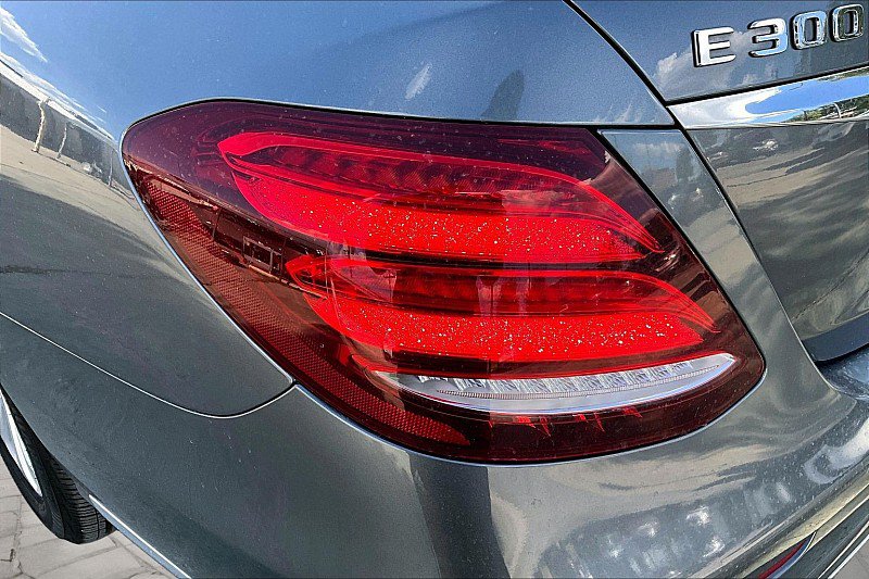 Used 2017 Mercedes-Benz E 300 image 25