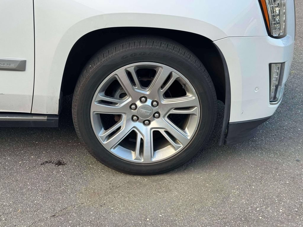 Used 2018 Cadillac Escalade Premium Luxury AWD/4WD image 9