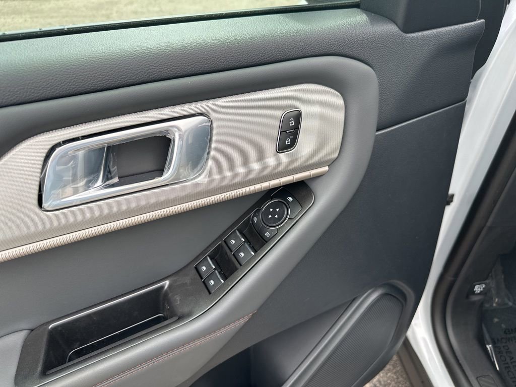 New 2026 Ford Explorer Active image 13