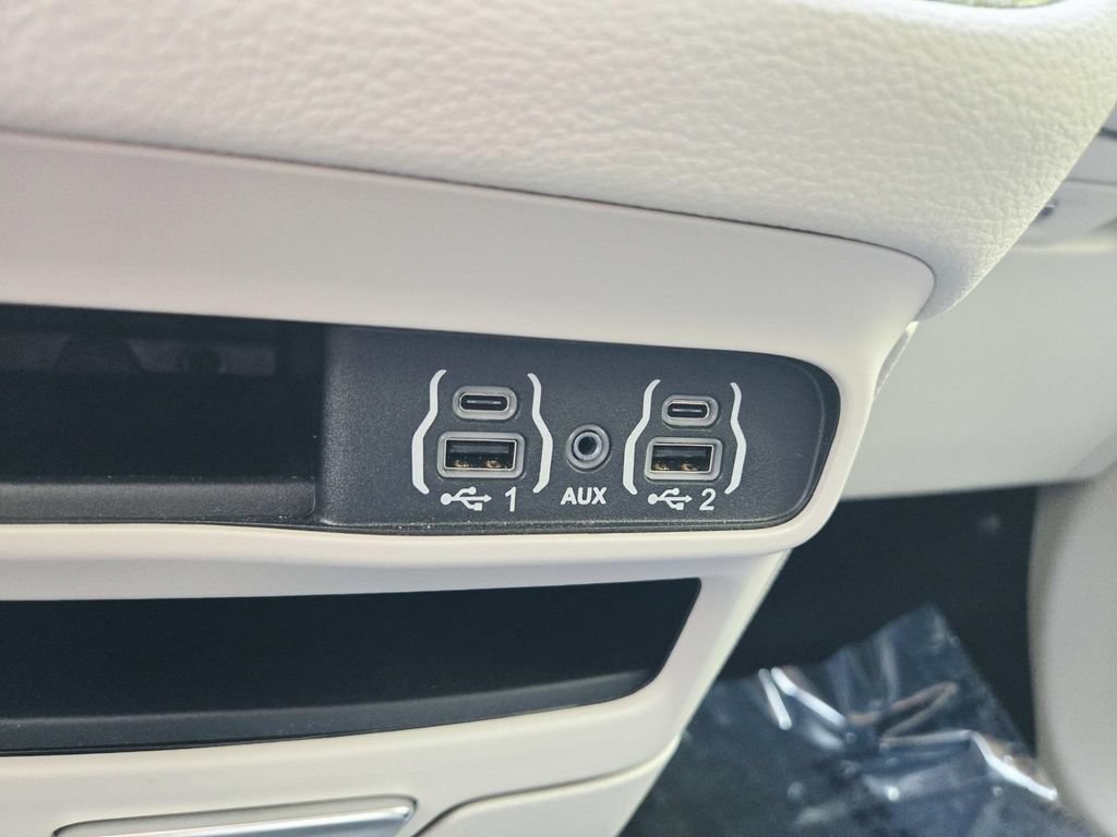 Used 2024 Chrysler Pacifica Touring-L w/ Road Tripper Package FWD image 31