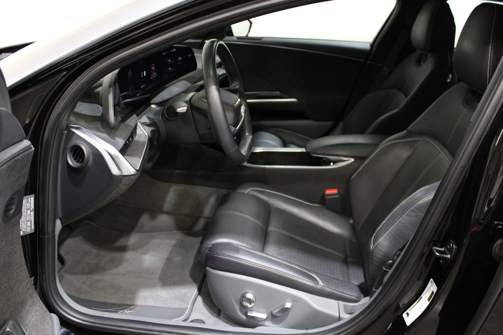 Used 2022 Lucid Air Grand Touring image 25