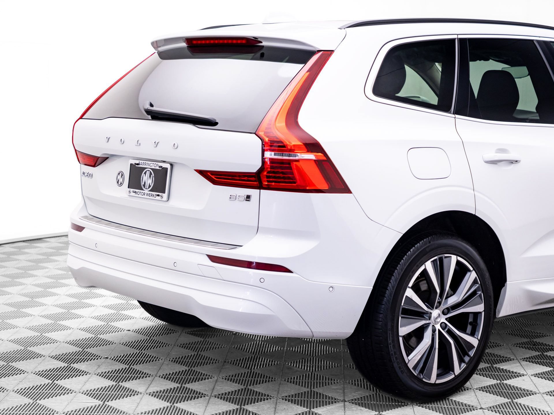 Used 2022 Volvo XC60 B5 Momentum w/ Advanced Package AWD/4WD image 32