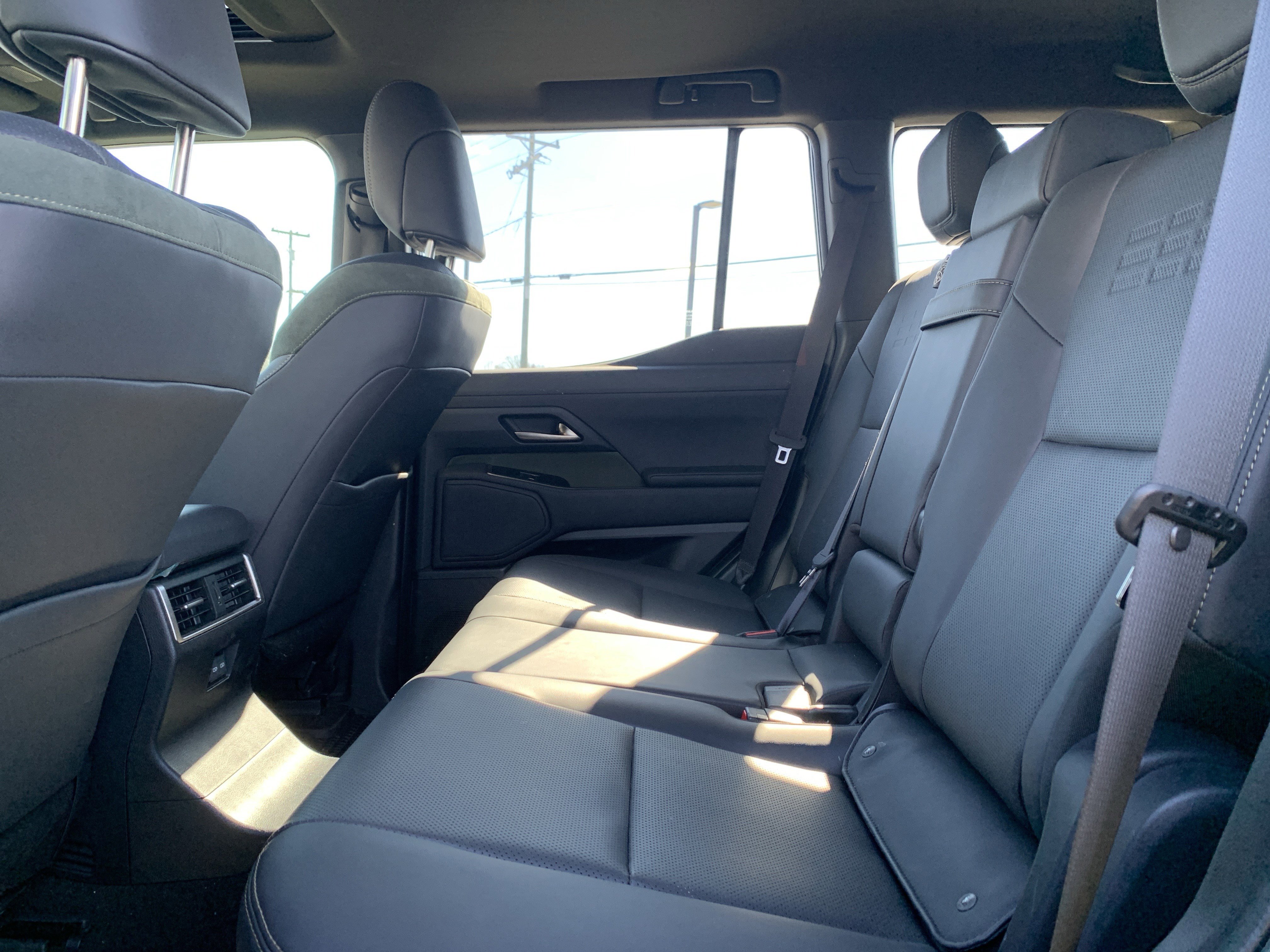 Used 2024 Lexus GX 550 image 32