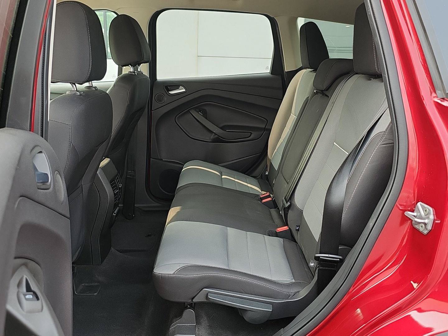 Used 2014 Ford Escape SE w/ Equipment Group 201A FWD image 25