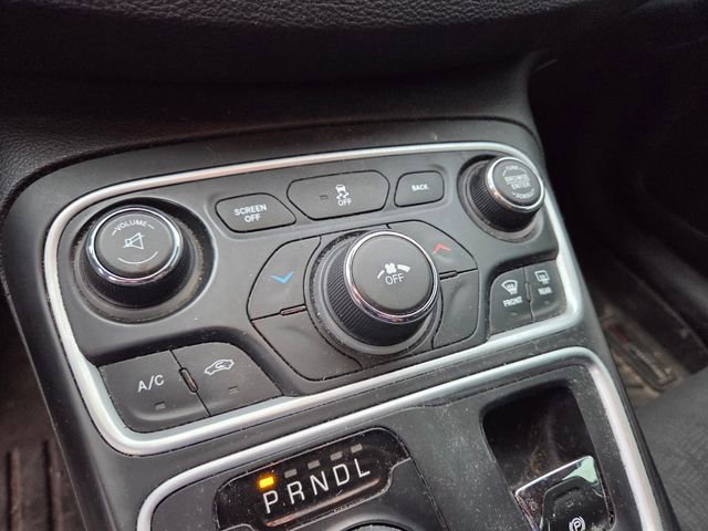 Used 2016 Chrysler 200 LX FWD image 14