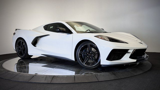 Used 2024 Chevrolet Corvette Stingray Premium Cpe w/ Z51 Performance Package RWD image 17