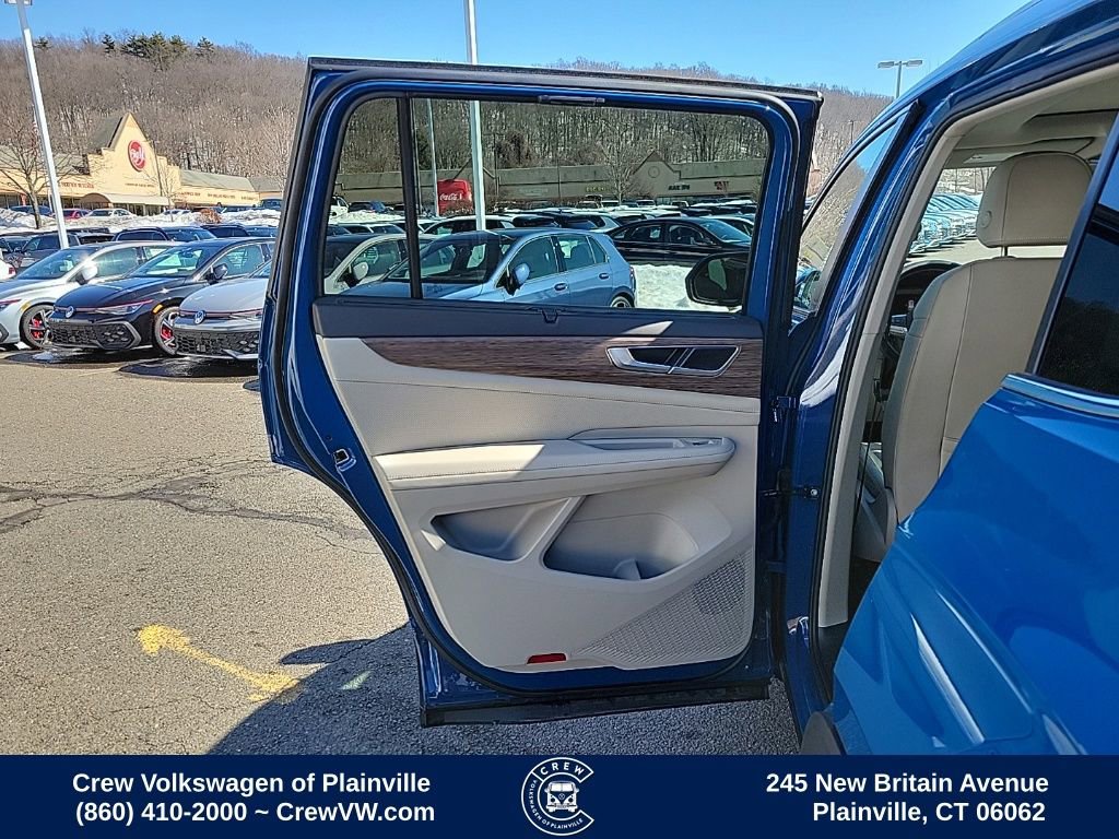 Certified 2025 Volkswagen Atlas SEL image 48
