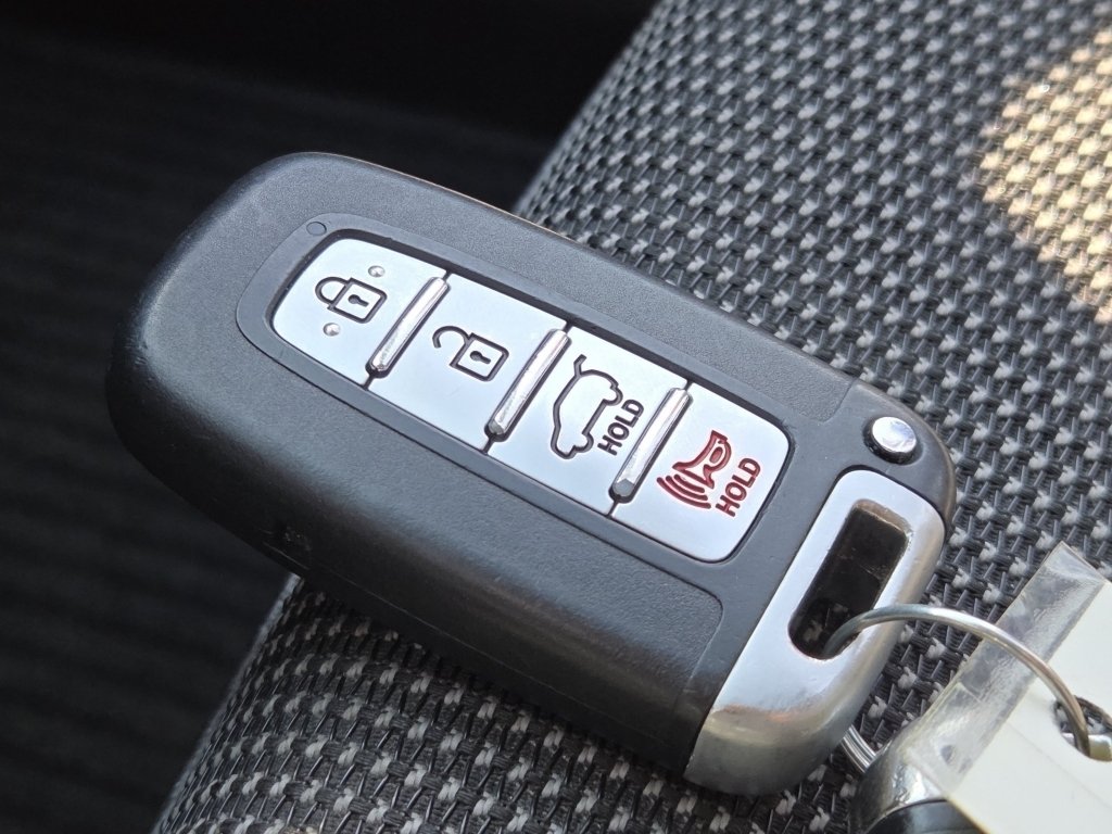 Used 2013 Hyundai Veloster w/ Tech Pkg FWD image 33
