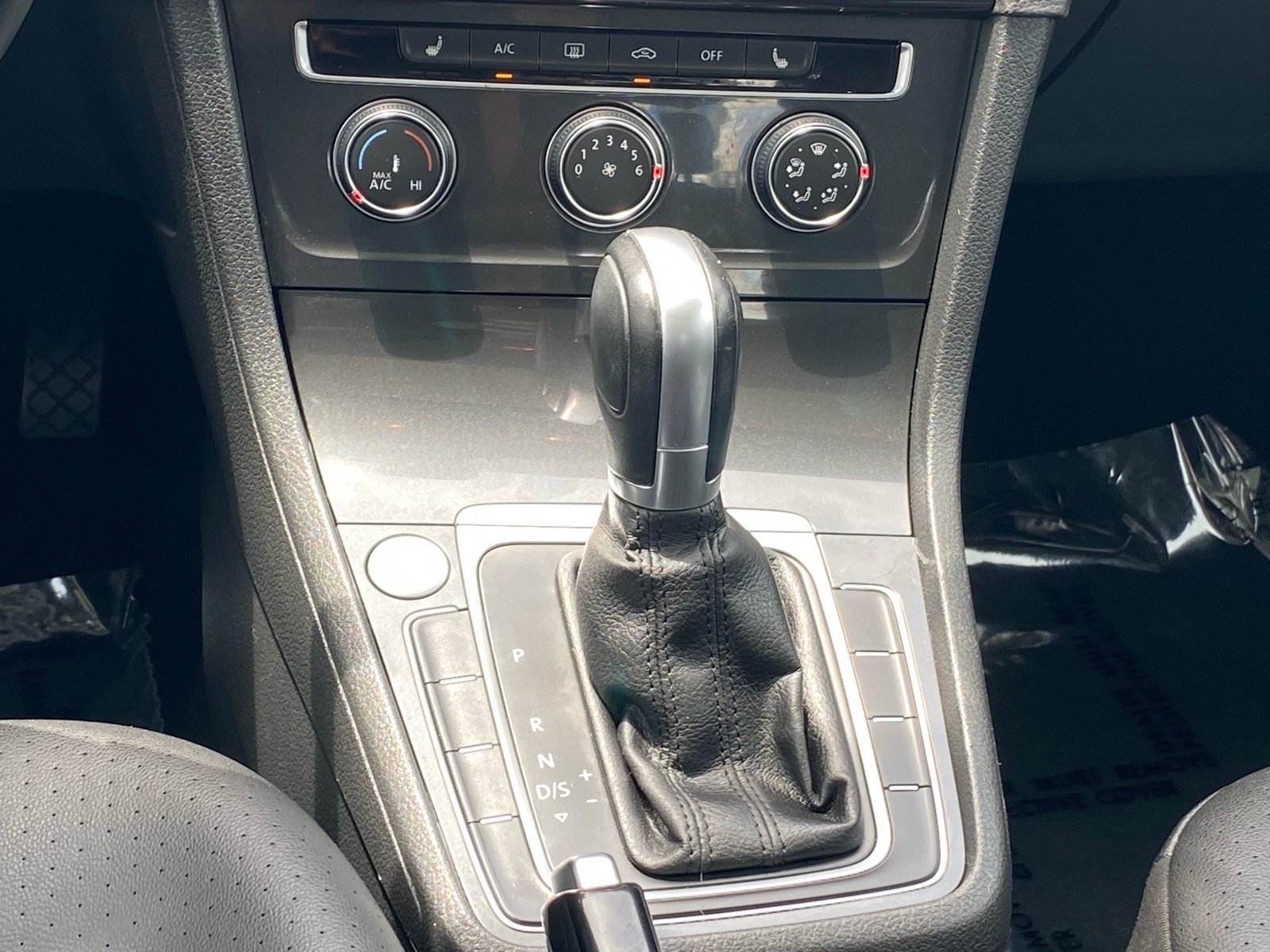 Used 2018 Volkswagen Golf SE FWD image 8