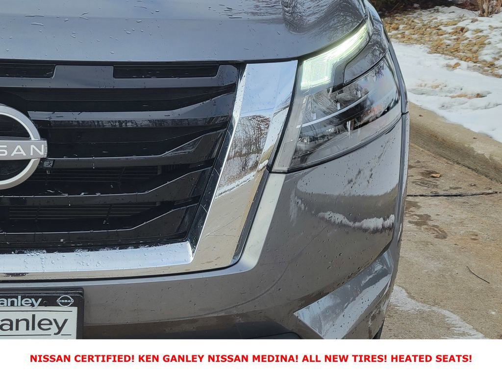 Certified 2025 Nissan Pathfinder SV image 10