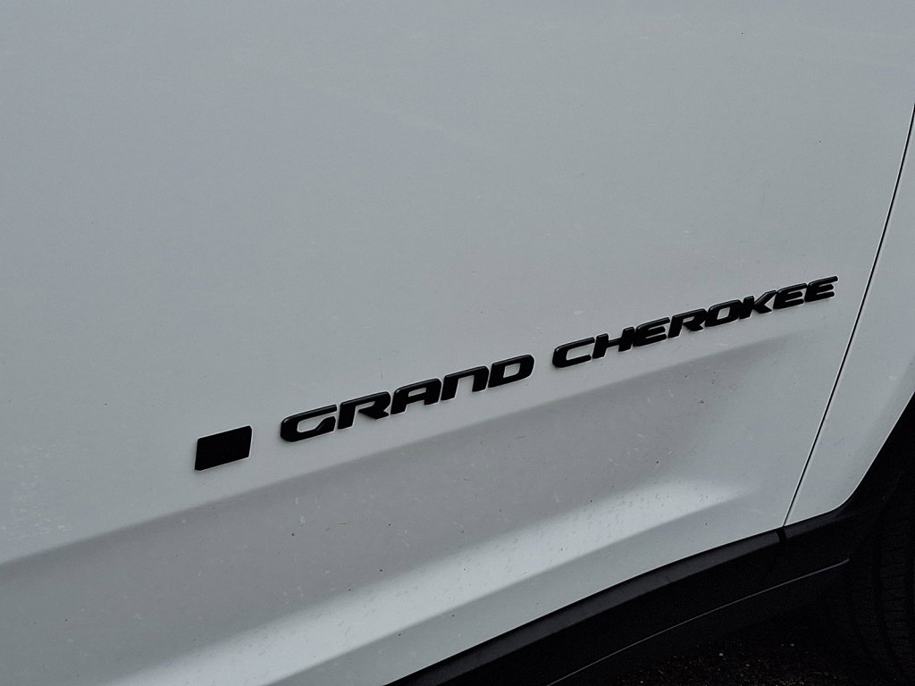 Certified 2023 Jeep Grand Cherokee Altitude AWD/4WD image 15