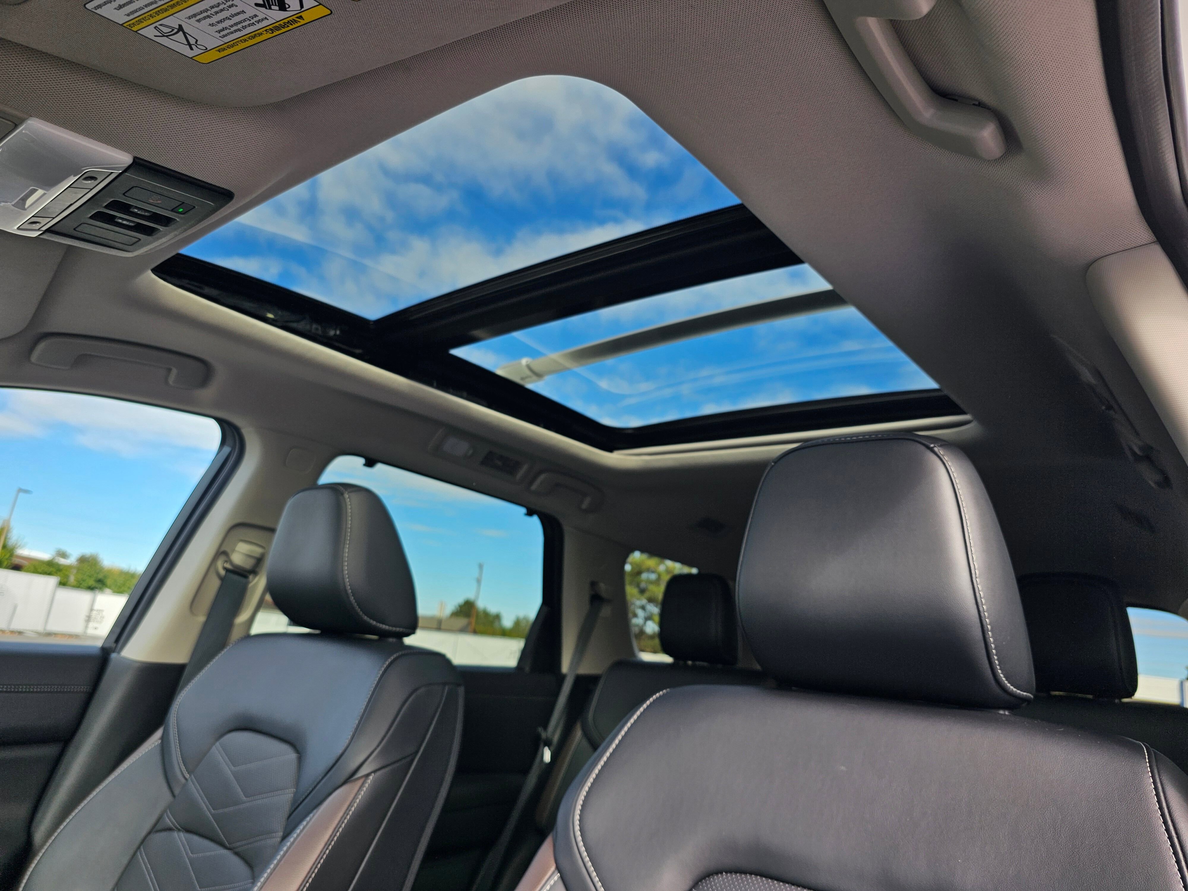 Used 2024 Nissan Pathfinder Platinum w/ Cargo Package image 27