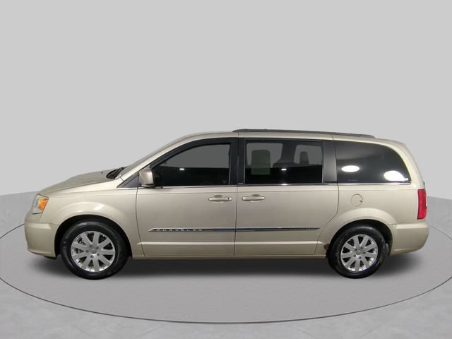 Used 2013 Chrysler Town & Country Touring FWD image 13