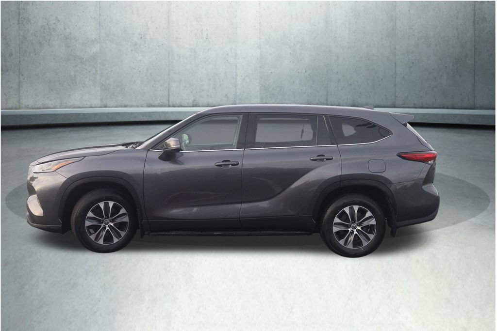 Used 2021 Toyota Highlander XLE AWD/4WD image 33