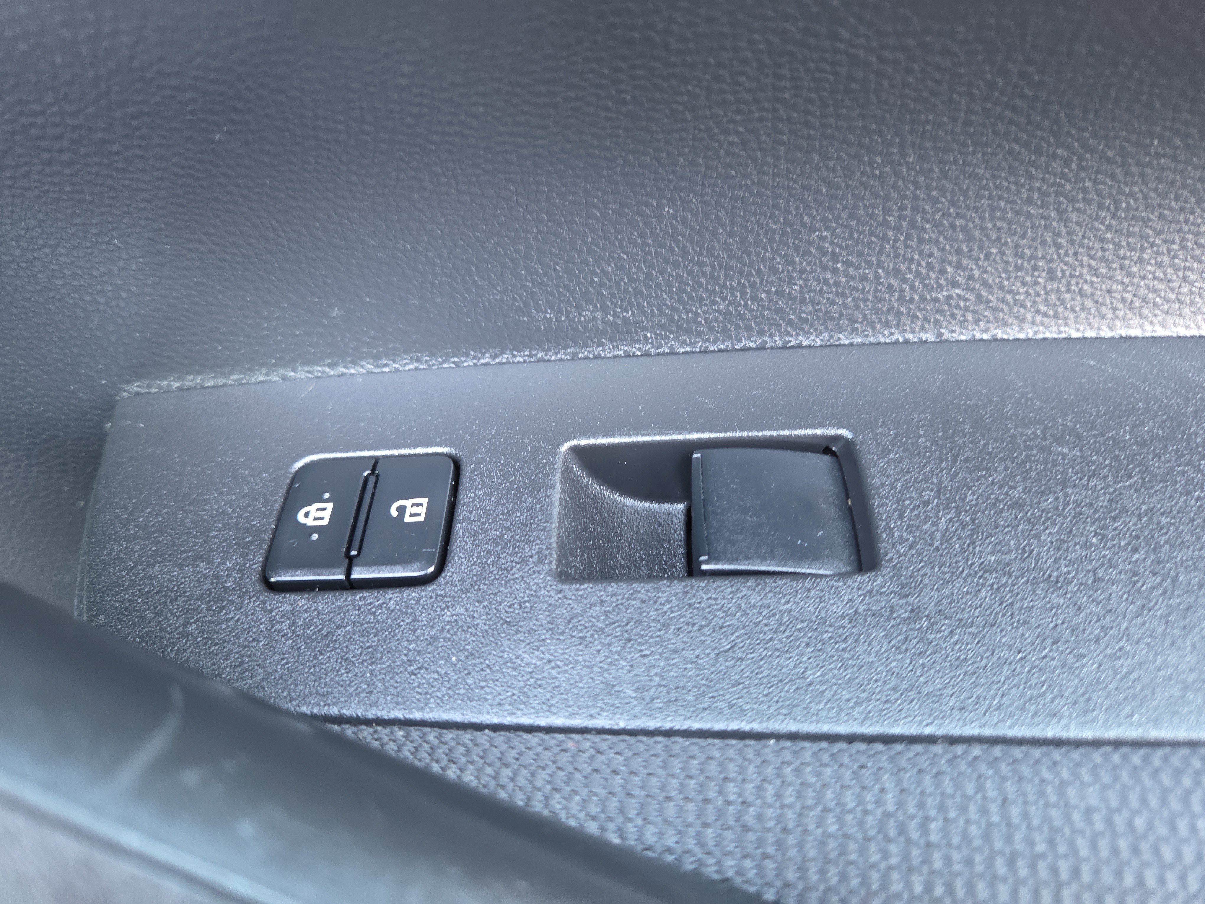 Used 2022 Toyota Corolla LE image 39