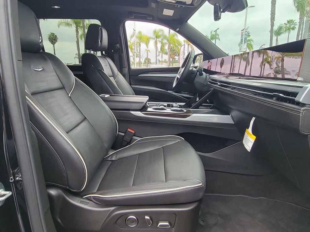 Used 2025 Cadillac Escalade ESV Premium Luxury image 28