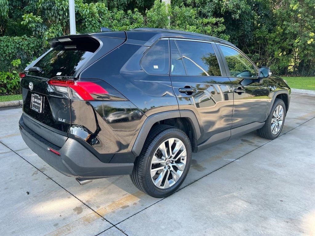 Used 2021 Toyota RAV4 XLE Premium FWD image 7